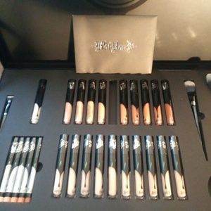 Kat von d trunk @glamvintagcosm